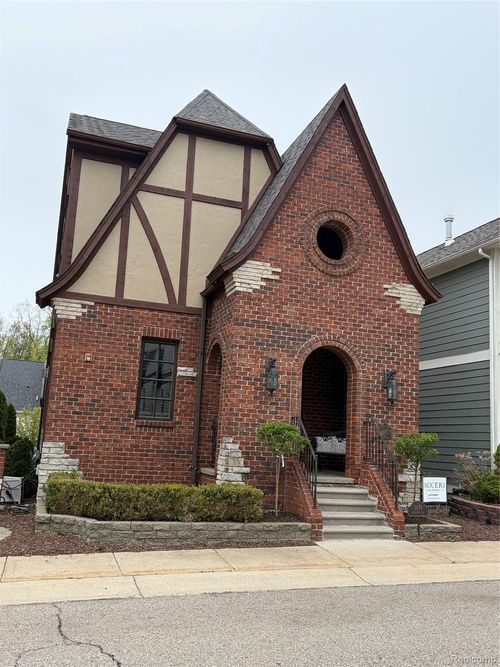 3875 Andover Ave, Auburn Hills, MI, 48326-3030 | Card Image