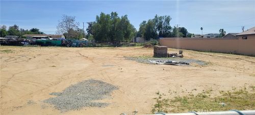 20541 Hunter St, Perris, CA, 92570-8136 | Card Image