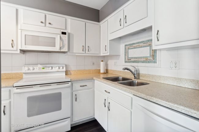 APT-105 - 625 W Huntington Commons Rd, Condo with 1 bedrooms, 1 bathrooms and 1 parking in Mount Prospect IL | Image 9