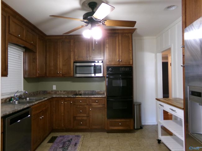 407 Marsheutz Ave Sw, House other with 3 bedrooms, 2 bathrooms and null parking in Huntsville AL | Image 5