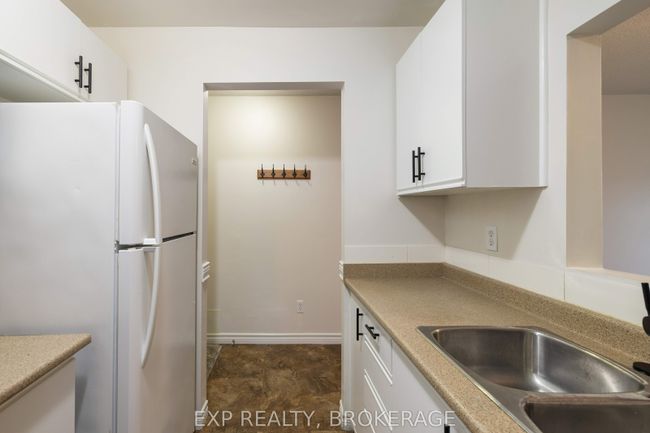 212 - 573 Armstrong Rd, Condo with 2 bedrooms, 1 bathrooms and 1 parking in Kingston ON | Image 12