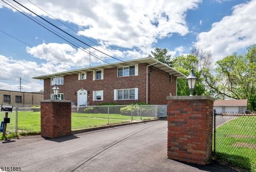 10 Memorial Dr, Woodland Park, NJ, 07424-2515 | Card Image