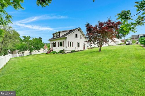 25 W Mill St, PINE GROVE, PA, 17963-9140 | Card Image