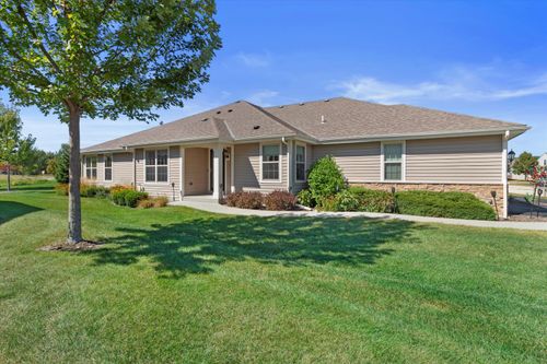 2708 Portage Cir, Waukesha, WI, 53189-6886 | Card Image