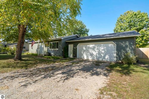 4650 Manor Wood Dr N, Traverse City, MI, 49685-8729 | Card Image