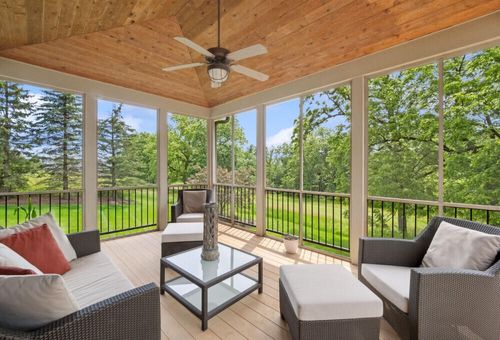 572 Trevino Dr, Lake Geneva, WI, 53147-4863 | Card Image