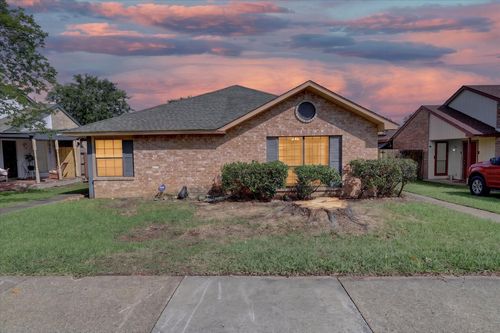 7257 Pineberry Rd, Dallas, TX, 75249-1327 | Card Image