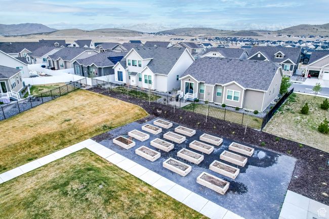 Bird's eye view featuring a residential view and a mountain view | Image 39