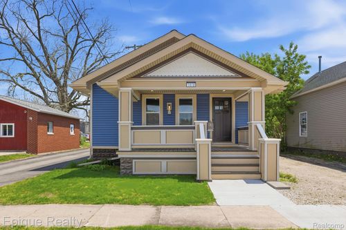 1418 8th St, Port Huron, MI, 48060-5804 | Card Image