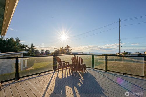 1975 Island View Rd, Oak Harbor, WA, 98277-8579 | Card Image