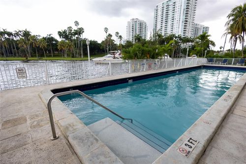apt-302-1720 Nw North River Dr, Miami, FL, 33125-2360 | Card Image