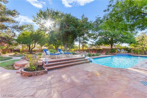 3841 Hildebrand Ln, Las Vegas, NV, 89121-4202 | Card Image