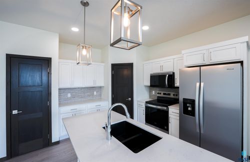 5935 S Whisper Creek Pl, Sioux Falls, SD, 57108-3098 | Card Image