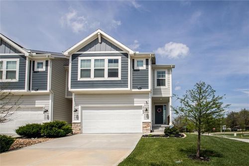 2102 Sw Holdbrooks Drive, Lee's Summit, MO, 64082 | Card Image