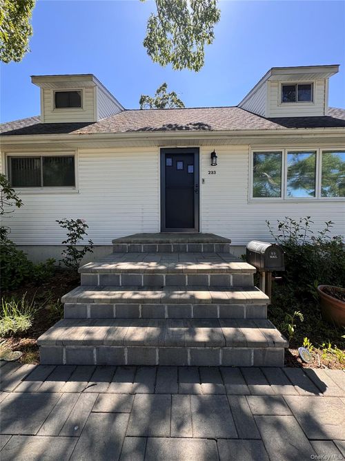 233 S 15th St, Lindenhurst, NY, 11757-4443 | Card Image