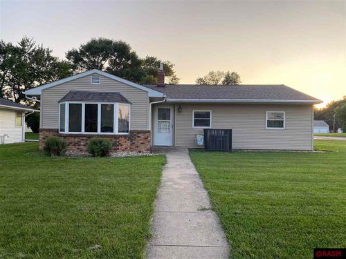 522 1st St Se, Madelia, MN, 56062-2004 | Card Image