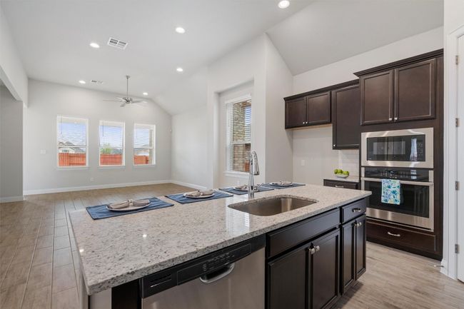 (pic from 2024 prior to current tenant moving in). | Image 12