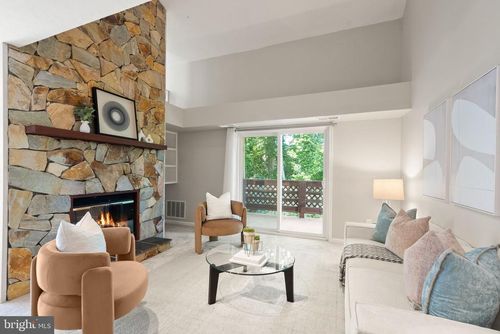 10158 Oakton Terrace Rd, OAKTON, VA, 22124-2927 | Card Image