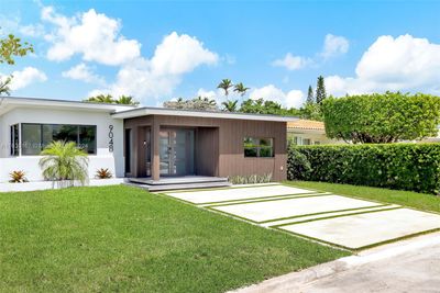 9048 Dickens Ave, House other with 3 bedrooms, 3 bathrooms and null parking in Surfside FL | Image 2