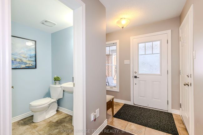 302 Song Sparrow St, House attached with 3 bedrooms, 3 bathrooms and 2 parking in Nepean ON | Image 6