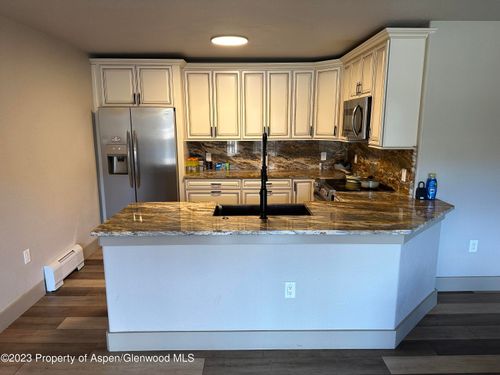 704-560 River View Dr, New Castle, CO, 81647-8471 | Card Image