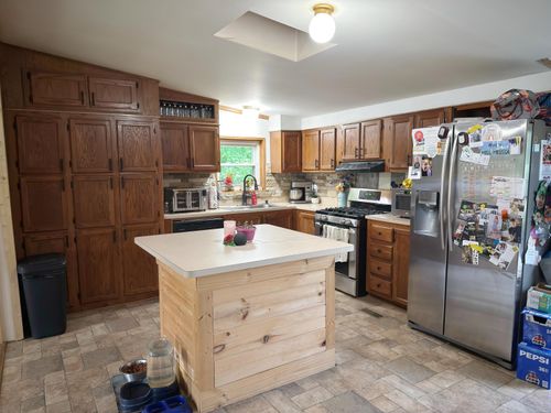 8195 Jordan Rd, Yale, MI, 48097-2714 | Card Image