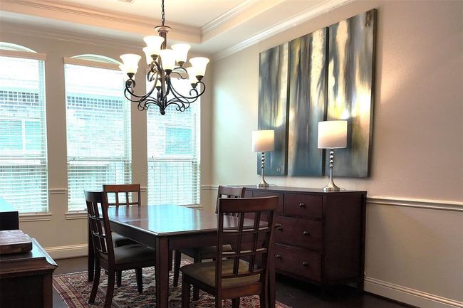 Bright Dining Room | Image 9