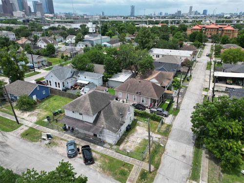 418 Bishop St, Houston, TX, 77009-8003 | Card Image