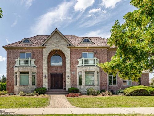 1800 Sawgrass St, Vernon Hills, IL, 60061-4576 | Card Image
