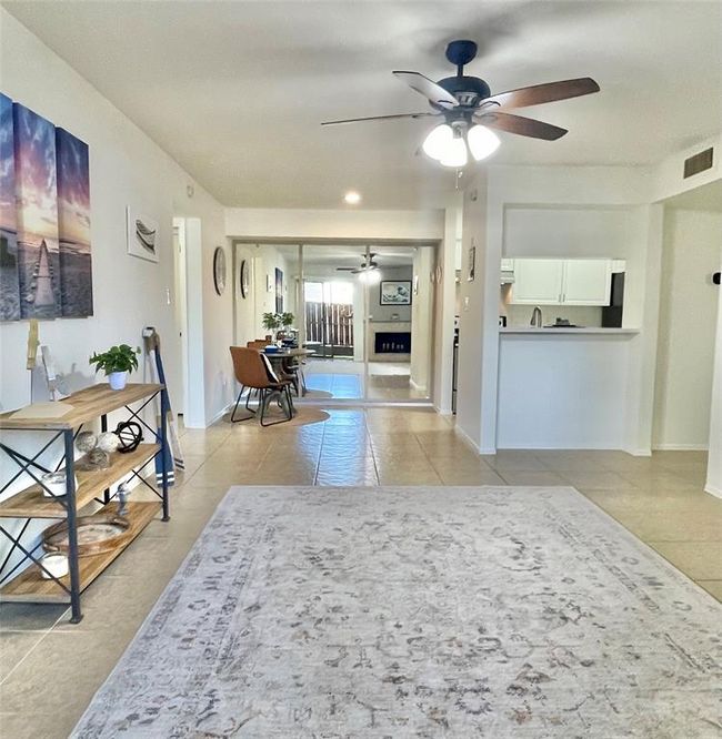 Breakfast Bar Area | Image 4