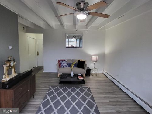 apt-r18-100 E Glenolden Ave, GLENOLDEN, PA, 19036-2236 | Card Image