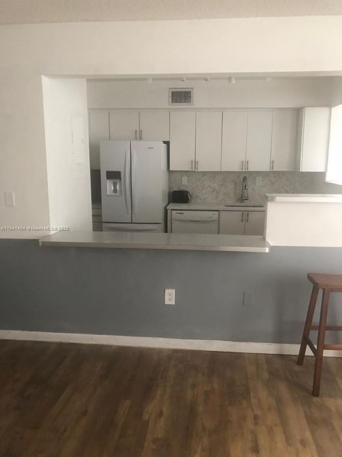apt-108-250 180th Dr, Sunny Isles Beach, FL, 33160-2730 | Card Image
