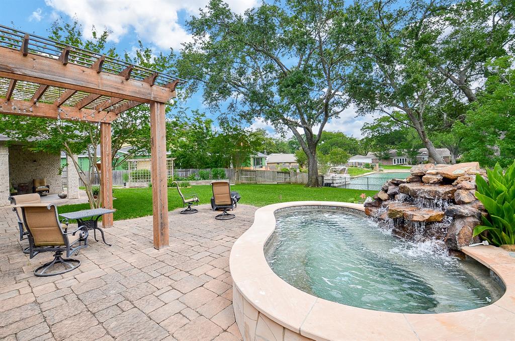 Capri St, Sugar Land, TX 77478