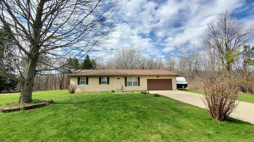 305 N Meadow Ln, Kendallville, IN, 46755-2833 | Card Image