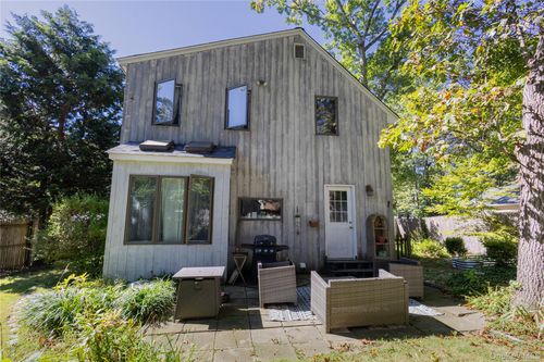 3 Beacon Dr, Sound Beach, NY, 11789-2211 | Card Image