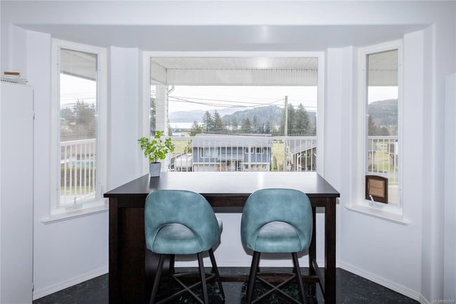 Bay window, pantry and skylights | Image 6