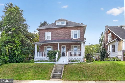 1010 Stirling St, COATESVILLE, PA, 19320-3523 | Card Image