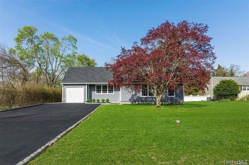 970 Village Ln, Mattituck, NY, 11952-2337 | Card Image