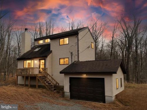 19 Livingston Ln, Gouldsboro, PA, 18424-8992 | Card Image