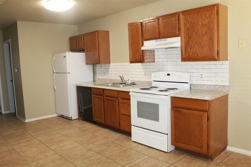 8511 Justin Pl, Midwest City, OK, 73110-7149 | Card Image