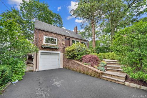 3 Harmony Dr, Larchmont, NY, 10538-3210 | Card Image