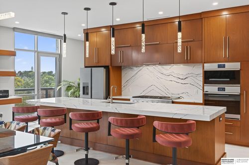 apt-5810-3201 Dodge Ct, Omaha, NE, 68131-2651 | Card Image