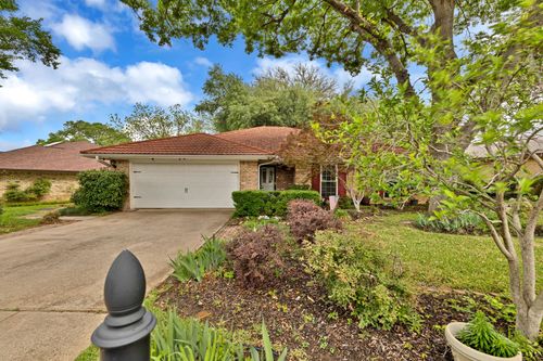 1823 Ridgebrook Dr, Arlington, TX, 76015-4027 | Card Image