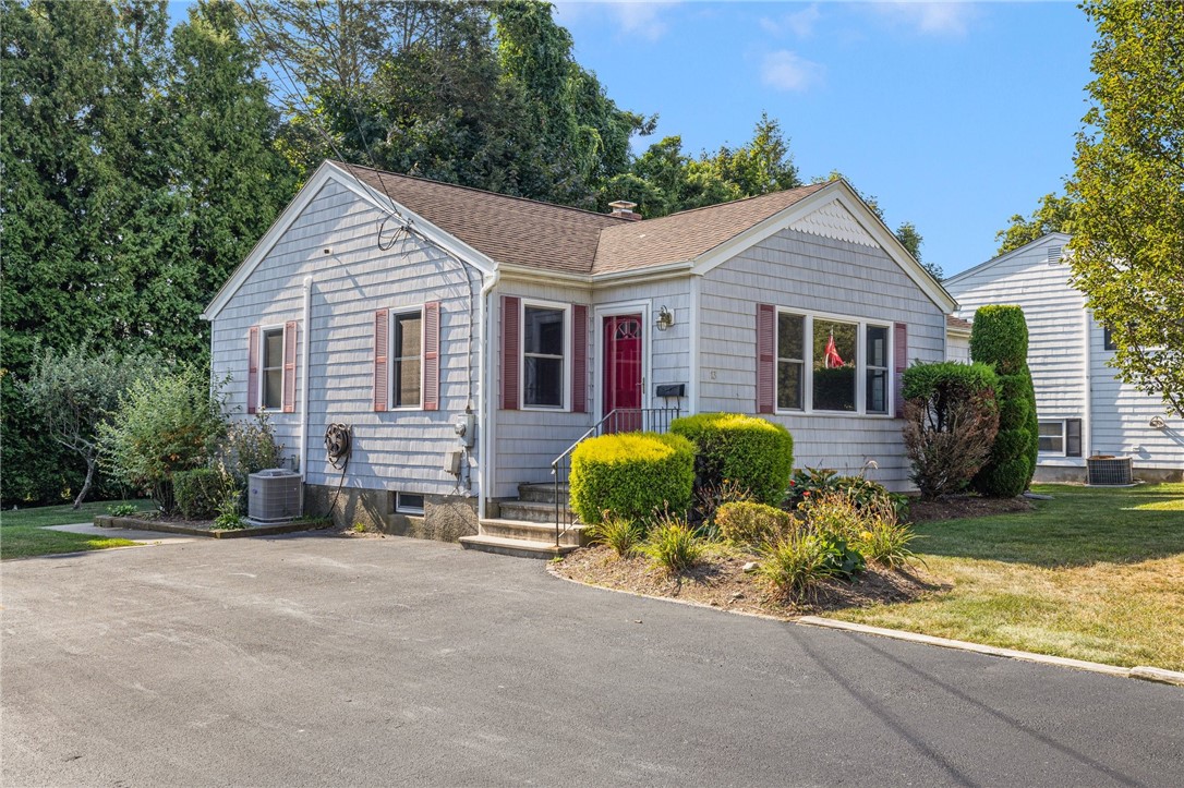 Amelia Ct, North Providence, RI 02904