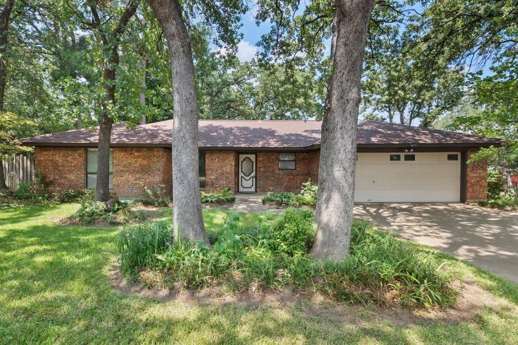 Woodhollow Dr, Arlington, TX 76016