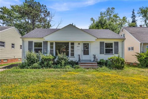 18304 Garden Blvd, Warrensville Heights, OH, 44128-2627 | Card Image