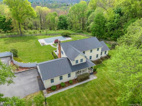 97 Moffat Rd, Washingtonville, NY, 10992-1024 | Card Image