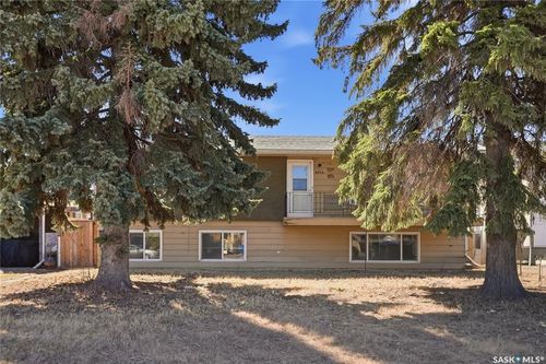 2614 7th St E, Saskatoon, SK, S7H1A5 | Card Image