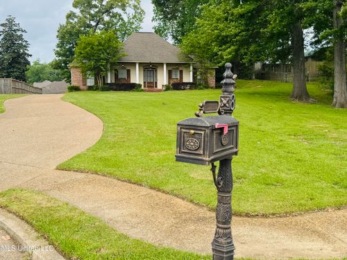 8 Audubon Pl, Natchez, MS, 39120-3900 | Card Image