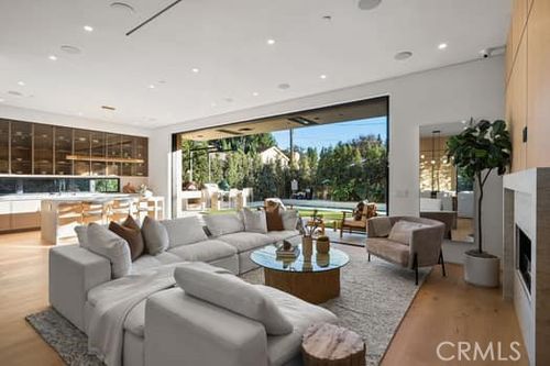 14758 Morrison St, Sherman Oaks, CA, 91403-1651 | Card Image